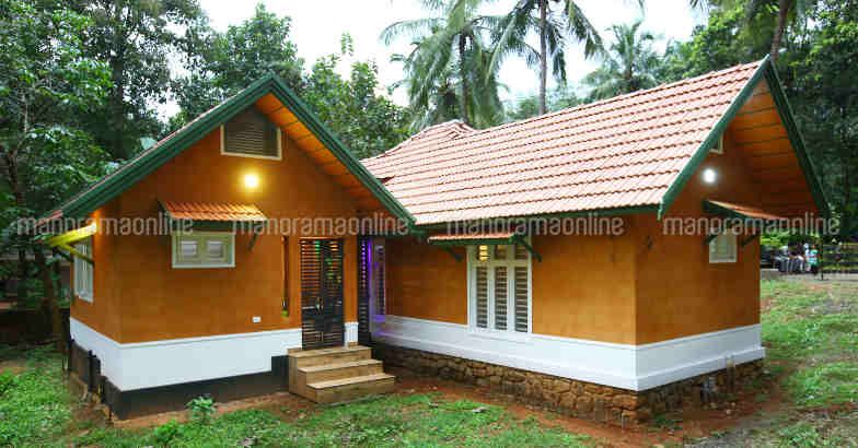                                                                                                 Green Homestay Mud House